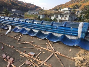 備前市 瓦葺き替え工事 桟木ボロボロ