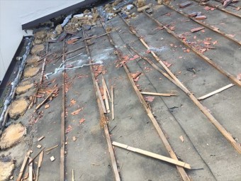 備前市 瓦葺き替え工事 桟木ボロボロ