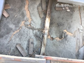 岡山市南区 防水紙の破れ