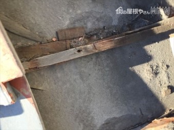 岡山市南区 防水紙に雨水の跡