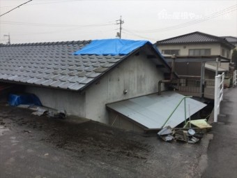 倉敷市 ブルーシートで覆う