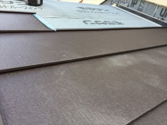 岡山市北区 スーパーガルテクトの施工中です。