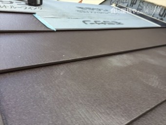 岡山市北区 スーパーガルテクトの施工中です。