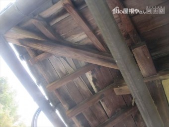 岡山県久米南町 屋根工事 セメント瓦 2階の下地の状態