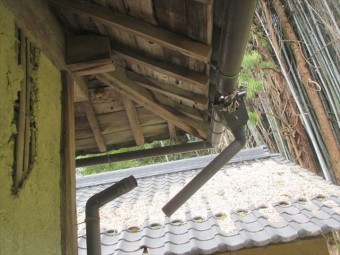 岡山県久米南町 屋根工事 セメント瓦 雨樋不具合