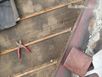 ルーフィングに穴