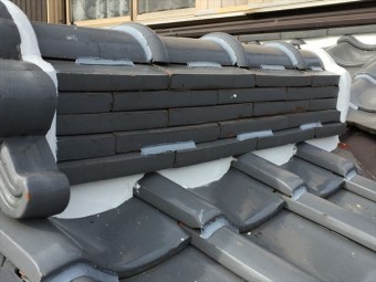 岡山市南区 屋根修繕 棟の瓦止めラバーロック工法