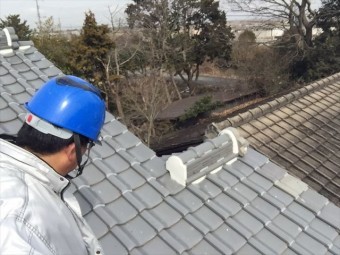 岡山市南区 屋根修繕 1階の瓦止めラバーロック工法の確認