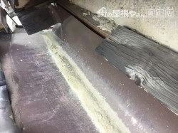 岡山市北区で雨漏り。谷板金
