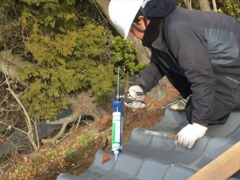 岡山市南区 2階の瓦ズレ止めコーキング打ち