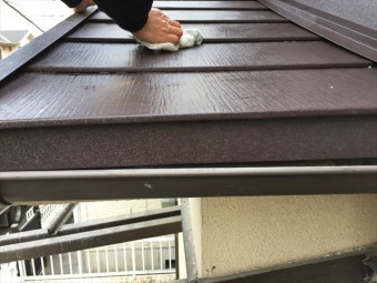 岡山市北区 スーパーガルテクトの壁際施工完成雑巾でで掃除