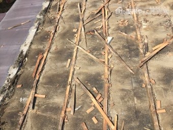岡山市中区 雨漏りのあと桟木ボロボ