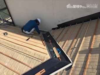 備前市 瓦屋根葺き替え工事 1階の桟木打ち瓦割り