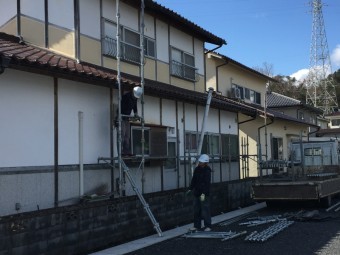 津山市 棟積み直しの足場