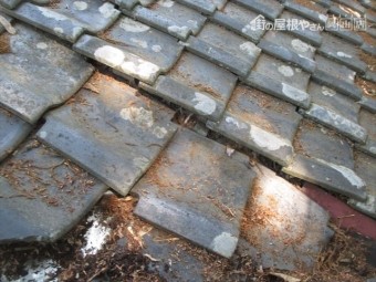 岡山県赤磐市 屋根工事 雨漏り修理 谷部点検 瓦ズレ