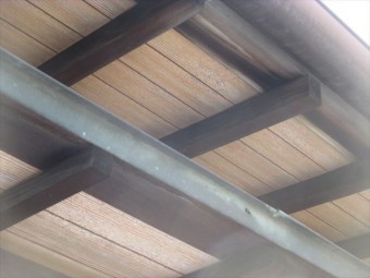 岡山市南区 屋根工事 屋根リフォーム 工事前の軒天と小庇