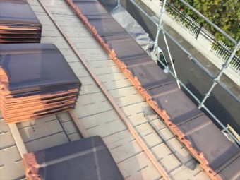 岡山市南区 2階平板瓦を配り軒瓦を施工です。