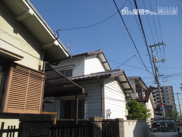 岡山県市北区 屋根工事 屋根リフォーム 工事前2階建て切妻