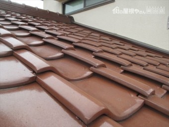 岡山市北区 割れ瓦補修工事 瓦が浮いている