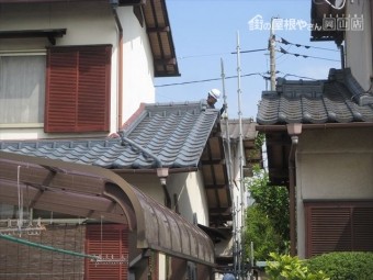 裏側から組み立てです