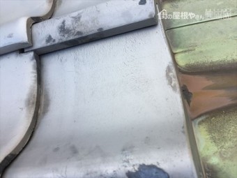 岡山市北区 雨漏り修理 谷板金の銅板に穴