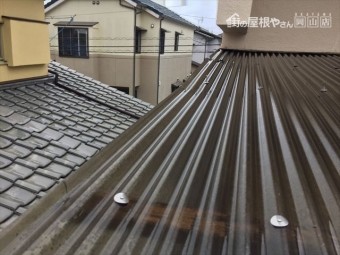 岡山市南区テラスの波板が飛びそう