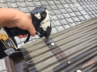 岡山市南区で波板応急処置