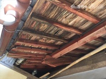 吉備中央町 雨漏り修理 野地板垂木腐っています。