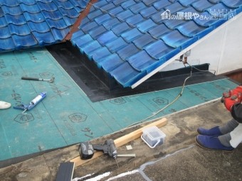 岡山市南区 屋根リフォーム ガルバリウム鋼板縦葺き