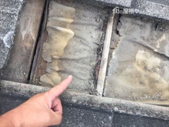 岡山市北区 屋根リフォーム セメント瓦 防水紙の劣化