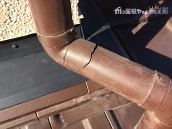 岡山市南区 雨とい撤去竪樋割れてます