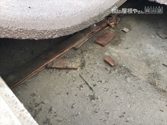 岡山市北区 雨漏り修理 雨水が入った跡が 桟木もボロボロ