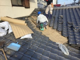 岡山市北区 雨漏り修理 谷板金取り替え工事 防水紙(ルーフィング)張り工事