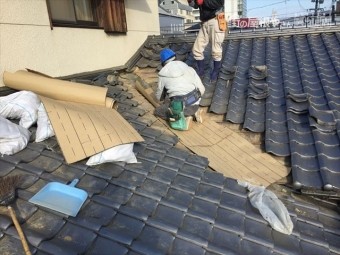 岡山市北区 雨漏り修理 谷板金取り替え工事 防水紙(ルーフィング)張り工事