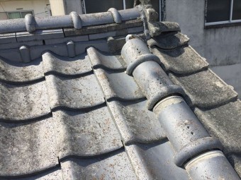 岡山市中区 瓦がズレています
