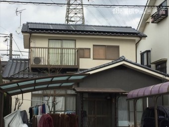 岡山市北区行った屋根リフォームの模様をご紹介いたします。瓦屋根葺き替え工事の為外した太陽光発電システムを復旧します。 太陽光メーカーが発行しといるIDカードを持っていないと、メーカー保証が受けられません