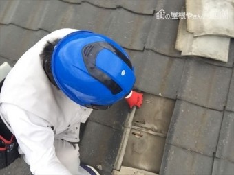 岡山市南区 雨漏り修理 下葺き材の防水紙(ルーフィング)の破れ