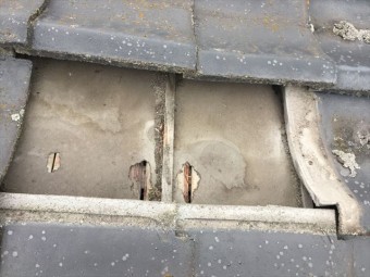 岡山市南区 雨漏り修理 下葺き材の防水紙(ルーフィング)の破れ