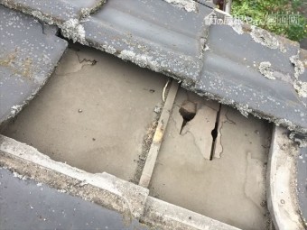 岡山市南区 雨漏り修理 下葺き材の防水紙(ルーフィング)の破れ