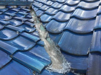 備前市 雨漏り修理 谷板金にコーキングべったり