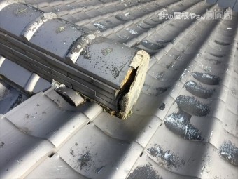 岡山市北区で台風 雨漏り修理 棟の漆喰が剥がれてます