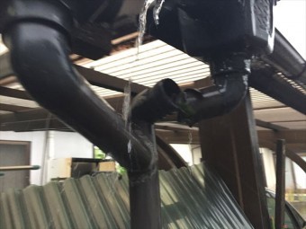 岡山市南区で雨樋点検。集水器つまり