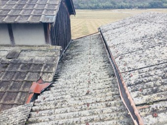 岡山市北区 雨樋が歪んでいます。