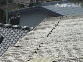 岡山市北区 屋根破損 屋根材の留め金具も飛んでます。