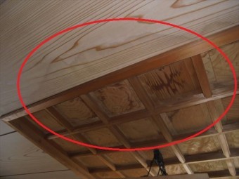 岡山市南区 雨漏り修理 瓦屋根点検 天井にシミ