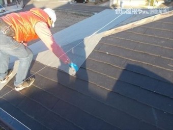 岡山市中区 屋根リフォーム工事 カバー工法 下葺き材の防水紙ルーフィングの貼り付け