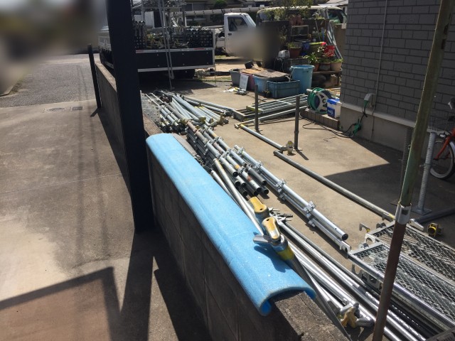 カラーベスト 寄棟屋根棟板金 足場