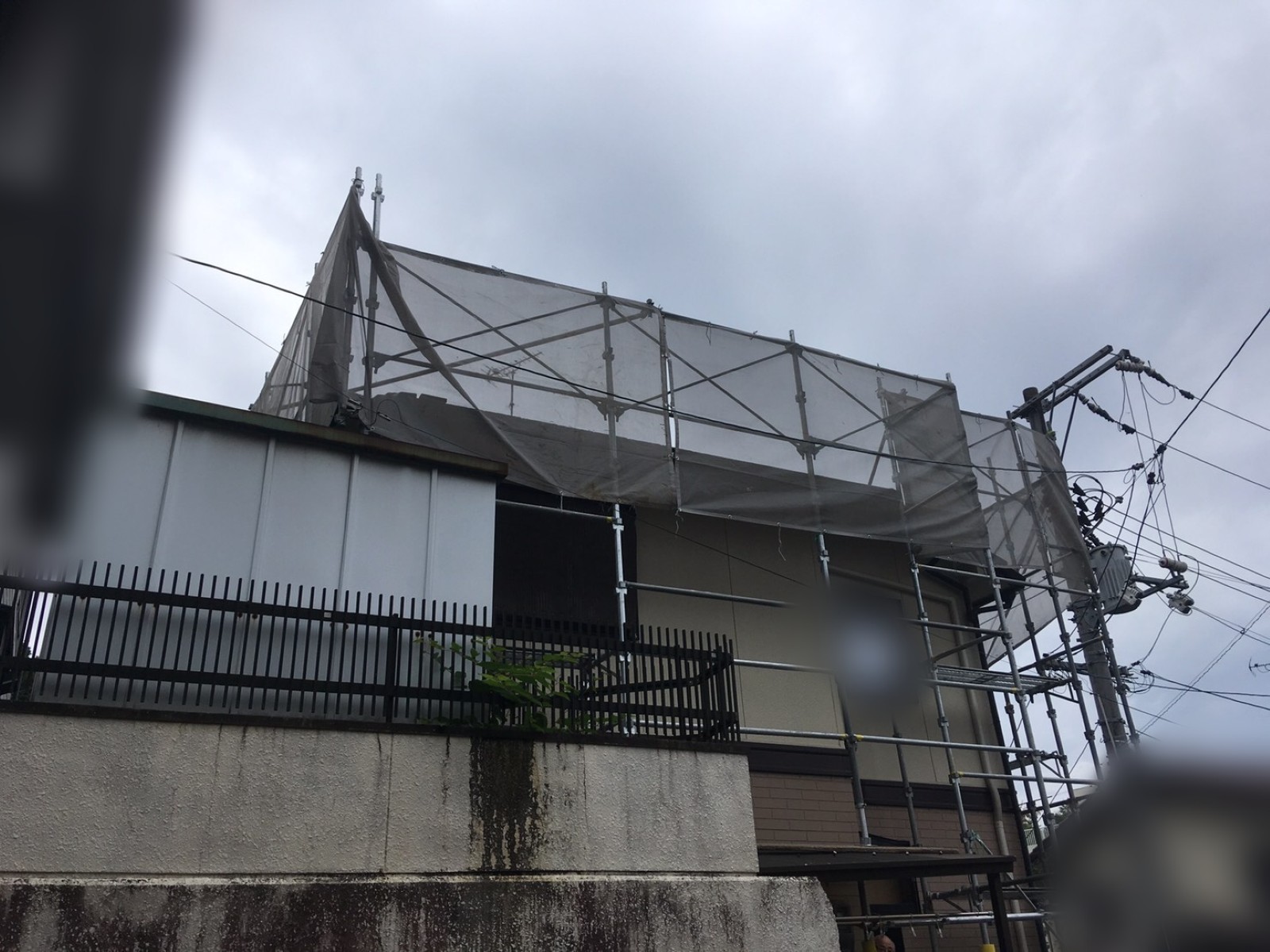 セメント瓦　葺き替え　足場　組立