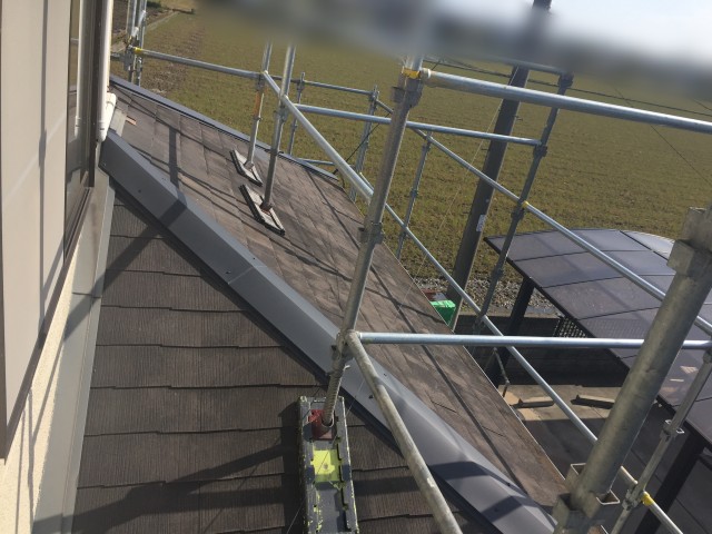 カラーベスト 寄棟屋根棟板金 足場解体