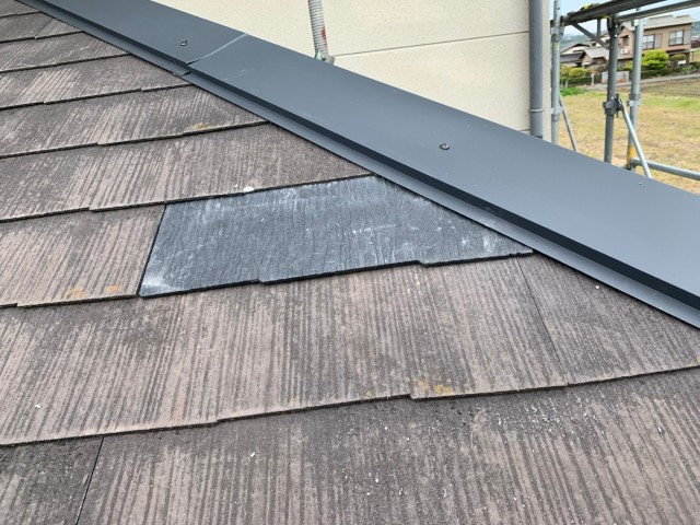 カラーベスト 寄棟屋根棟板金交換 足場